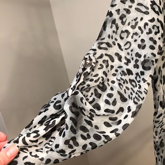 Black & white leopard print 3/4 length top - Picture 2 of 3